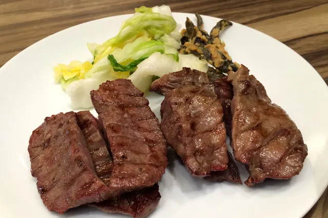 牛たん「牛たん炭焼 利久」