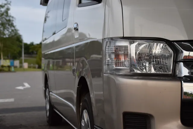 ハイエースタイプのミニバス