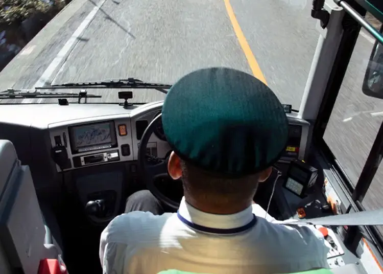 プロのバスドライバー